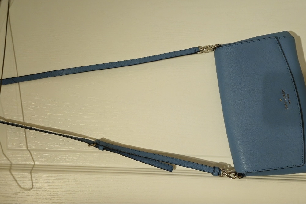 EUC Kate Spade New York Women's Crossbody bag in light blue with a silver chain
